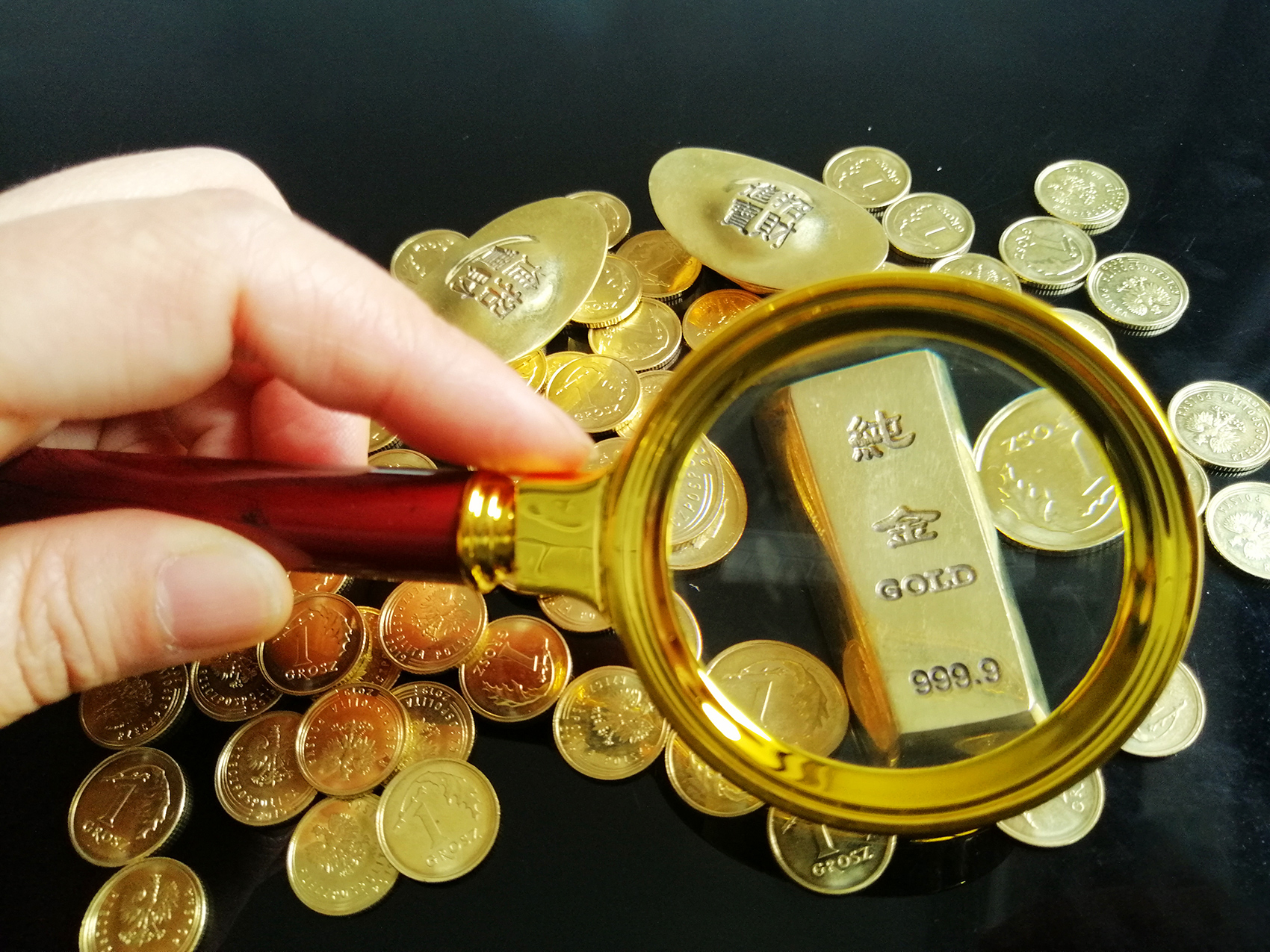 科技之光下的黄金新纪元，足金饰品报价突破每克800元