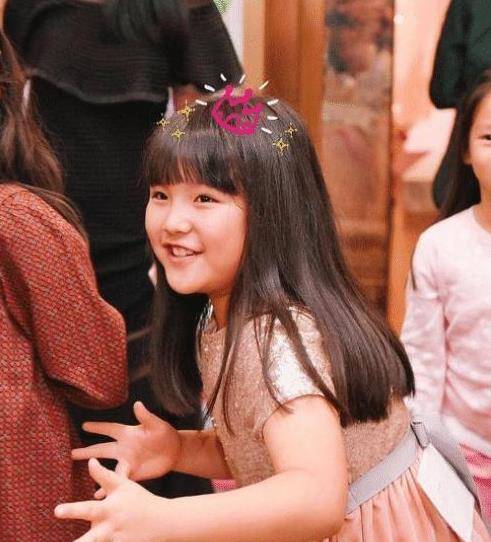 李湘与王岳伦为15岁王诗龄庆生，科技之光照亮成长之路