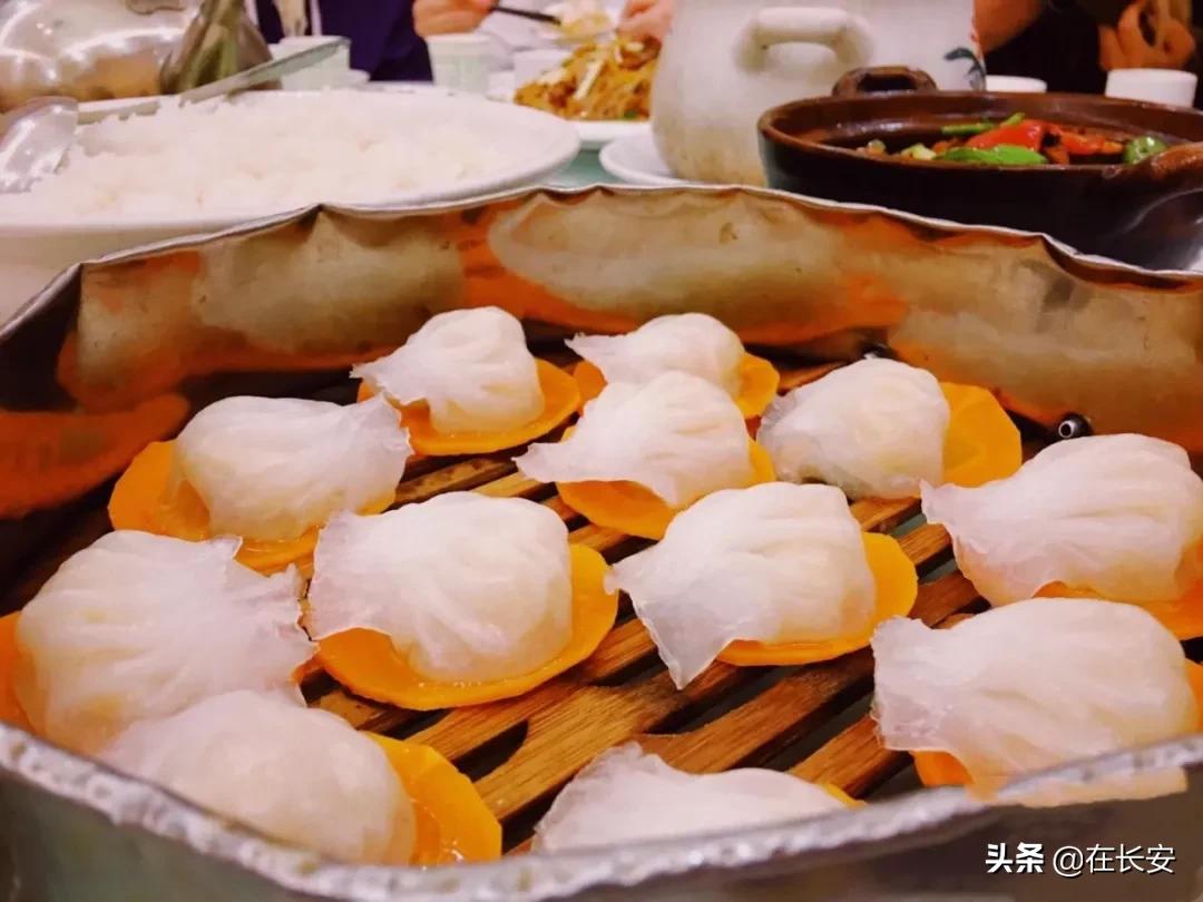 今年最新款手机，小巷中的惊喜宝藏