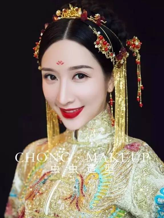 最新新娘造型秀禾，时尚与经典的完美融合展风采