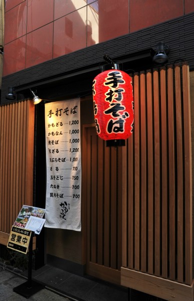 最新民法典照片，小巷深处的法律特色小店风采