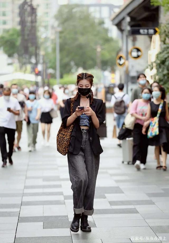 成都太古里街拍最新风尚，一场温馨日常的视觉之旅