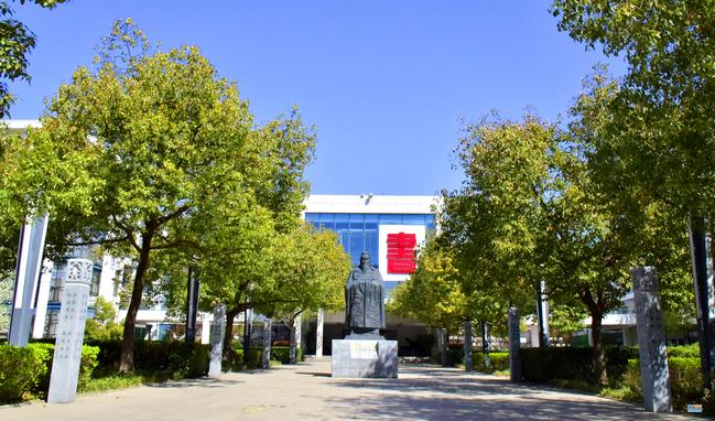 成都最新学校，自然美景中的探索之旅