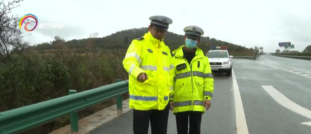 交警执勤日常实录，见证交通秩序背后的力量与日常风采