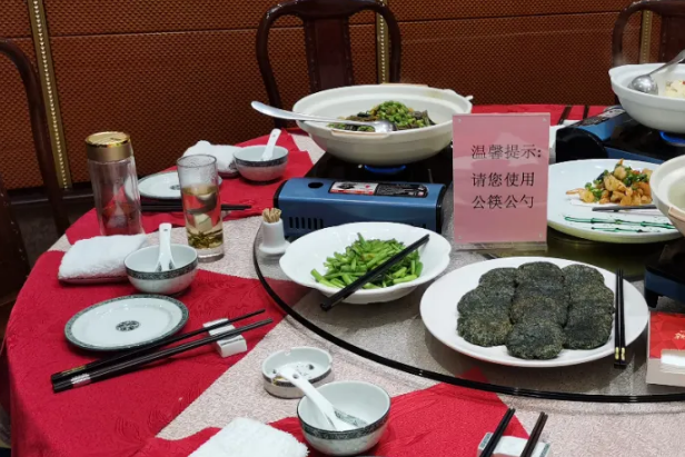 科技重塑餐桌文化，未来文明用餐与美食体验之旅