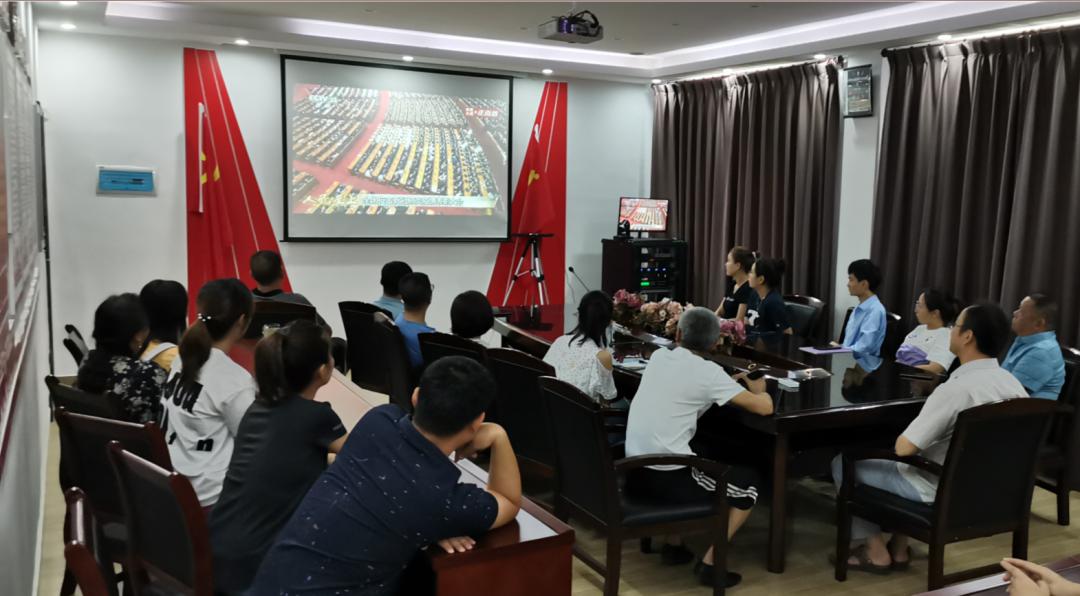 美国新冠最新评论，科技重塑防护，引领抗疫新时代新进展