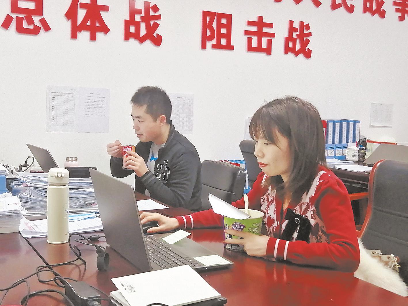 美国新冠疫情最新动态，巷弄中的抗疫故事与独特小店的经历