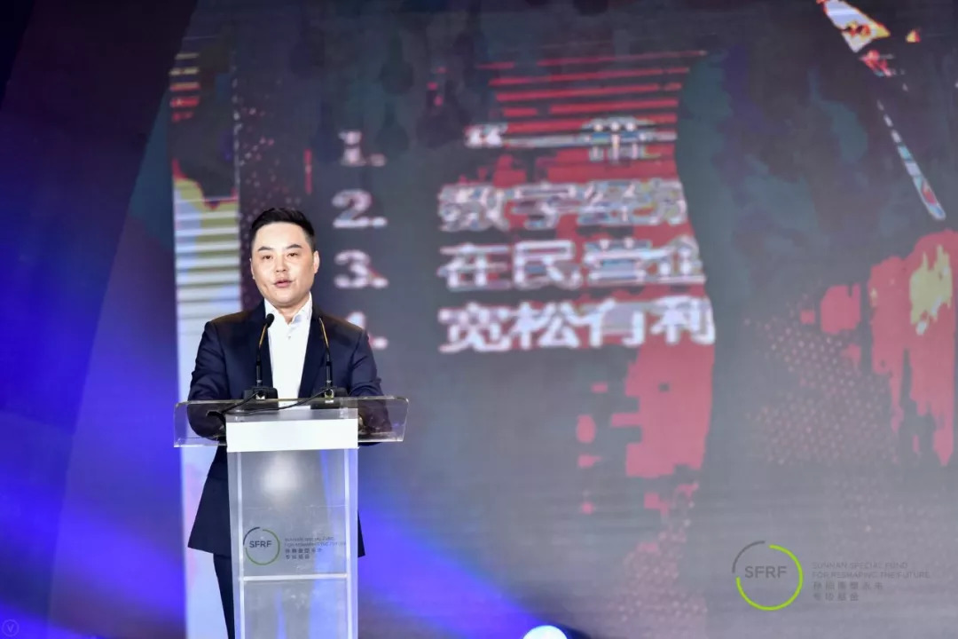 四栖明星引领未来世界，高科技重塑生活新体验
