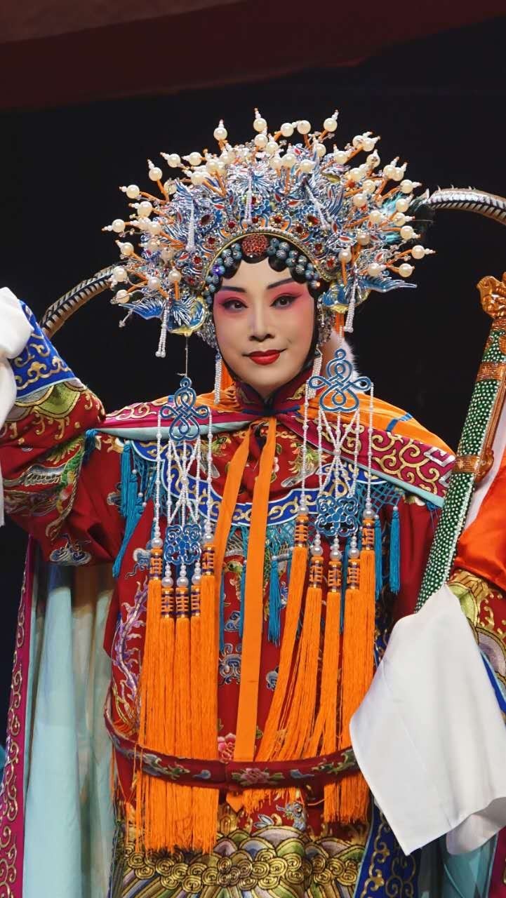 豫剧演员杨华瑞，传统艺术的璀璨之星闪耀舞台之上