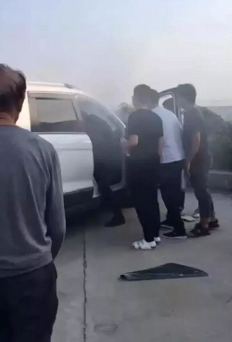 全网寻找灭火救人的英雄大哥，传递爱与陪伴的感人瞬间