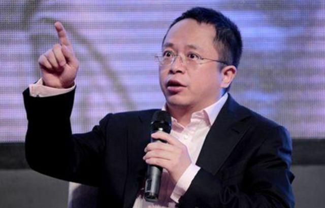 周鸿祎现身驾校，亲自体验驾驶学习之路