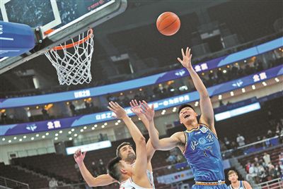 北汽男篮主场惊险翻盘，铸就篮球辉煌荣耀时刻