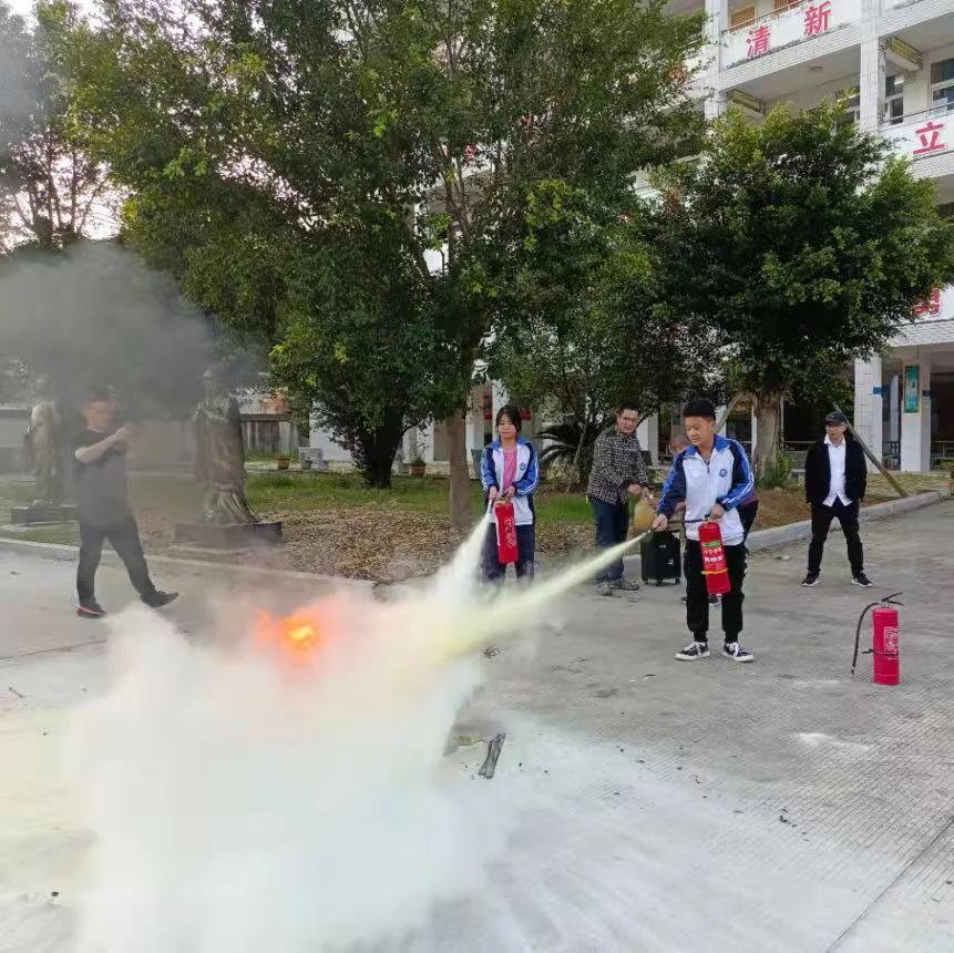 幼儿园老师殴打引发孩子恐惧上学，关注孩子心理，传递正能量希望之光