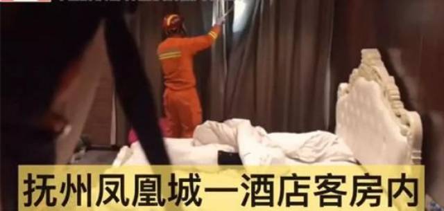 男子夜爬探险遭遇蛇咬，逆境中发现内心平静与美景的探索之旅