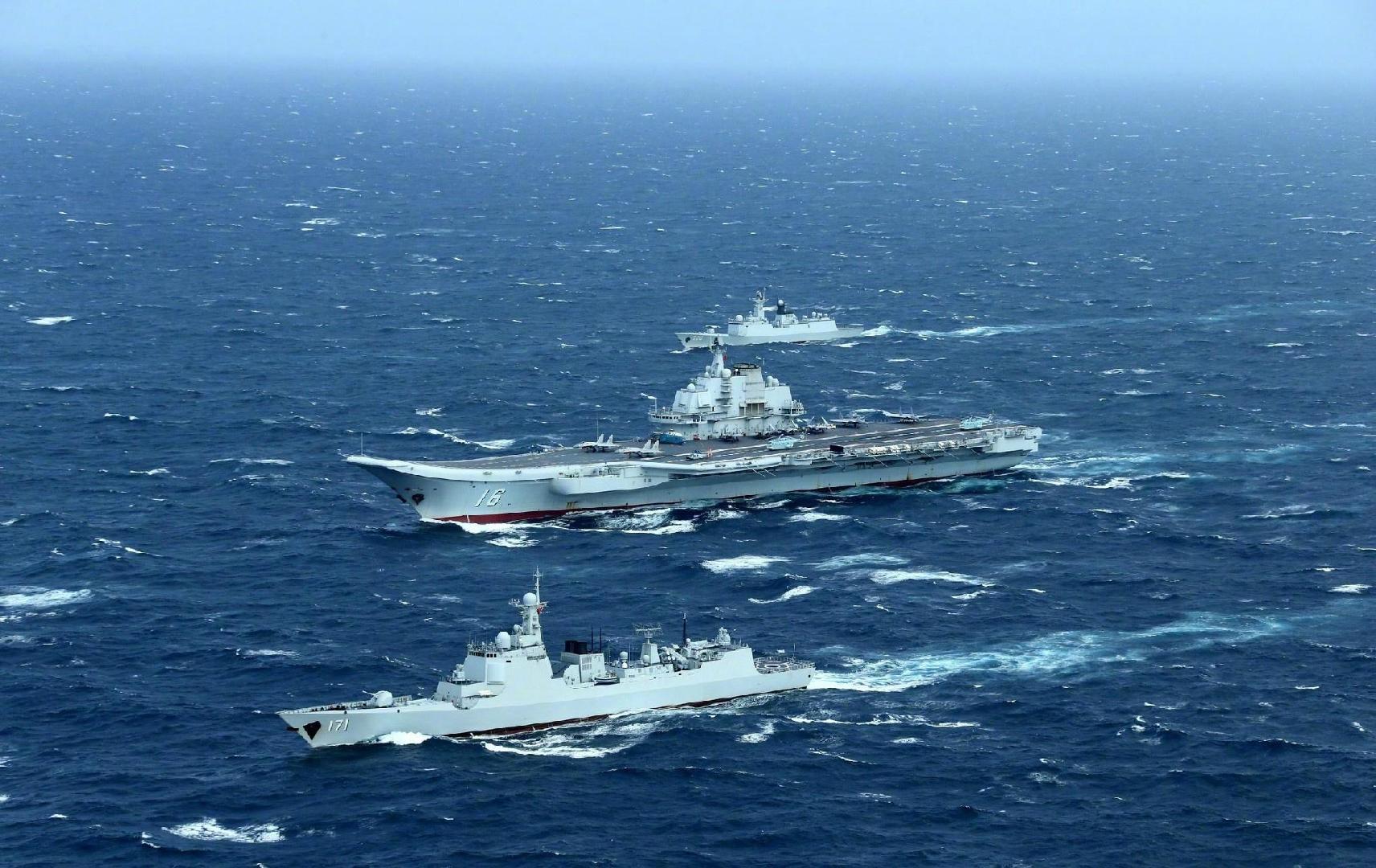 辽宁舰航母编队参与围岛演习，日常温暖与演习中的陪伴