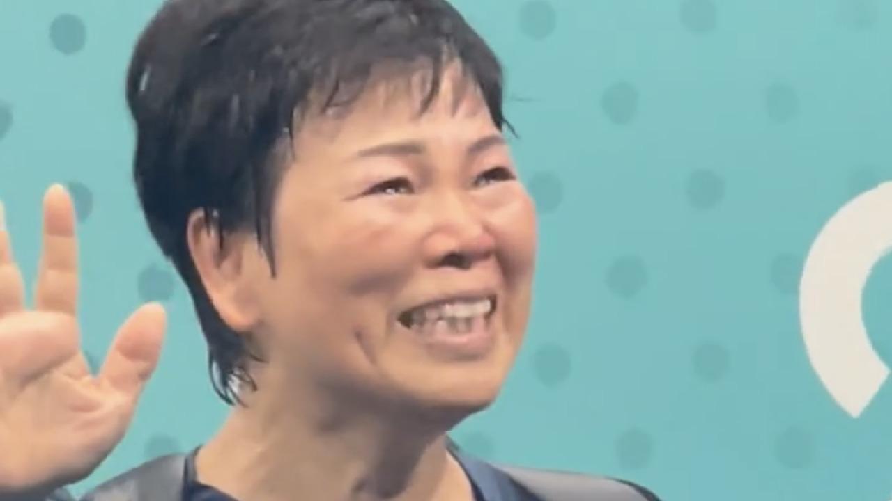 倪夏莲泪别故乡，小巷情怀与独特味道的告别