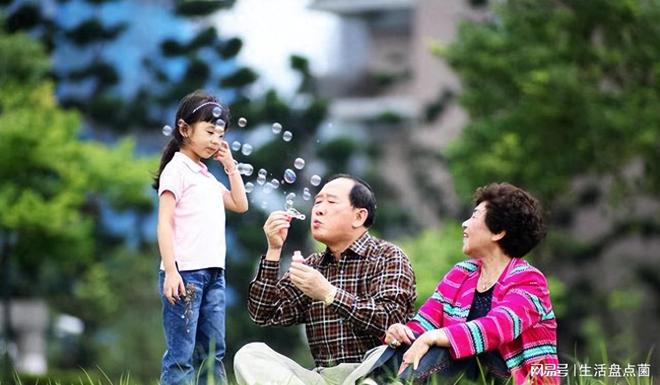爷爷奶奶的重Young生活，享受晚年乐趣的典范展示