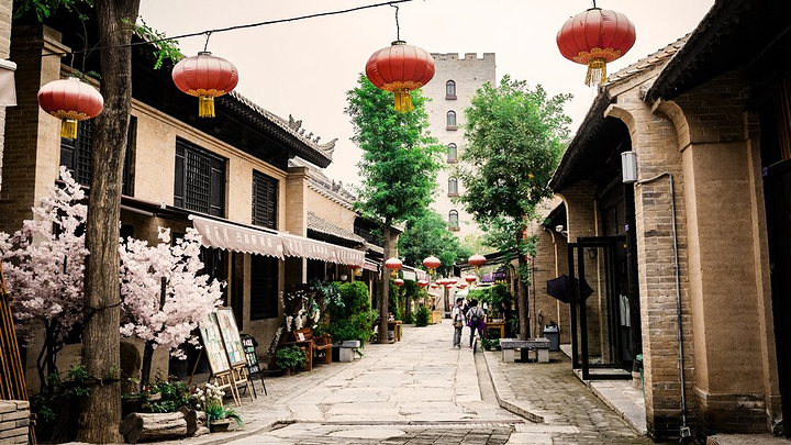 满城房价最新动态与巷弄特色小店探秘揭秘