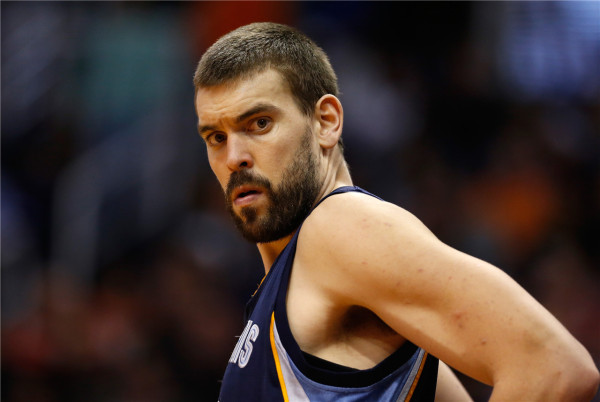 NBA最新转会动态与巷弄深处的篮球故事，特色小店的奇遇之旅