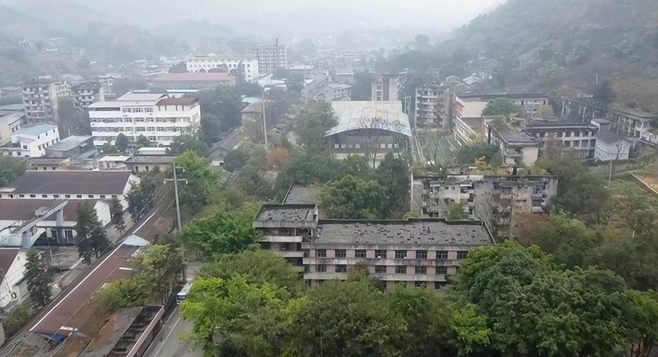 重庆楼市最新动态，繁荣背后的深度解析